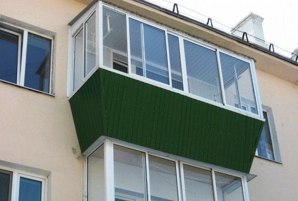 Остекление лоджий и балконов с выносом